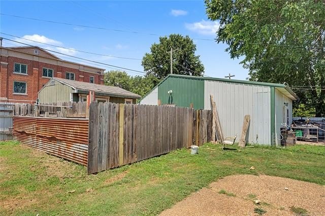 Welcome to this beautiful 3-bedroom home situated on a spacious - photo 34