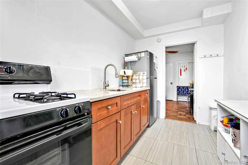 Large 1-Bedroom Co-op in Prime North Flushing Location, Spacious - photo 8