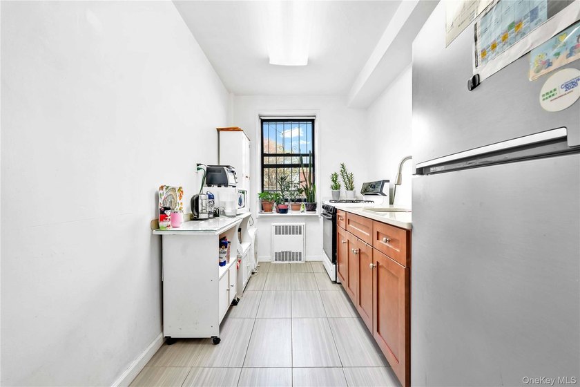 Large 1-Bedroom Co-op in Prime North Flushing Location, Spacious - photo 10