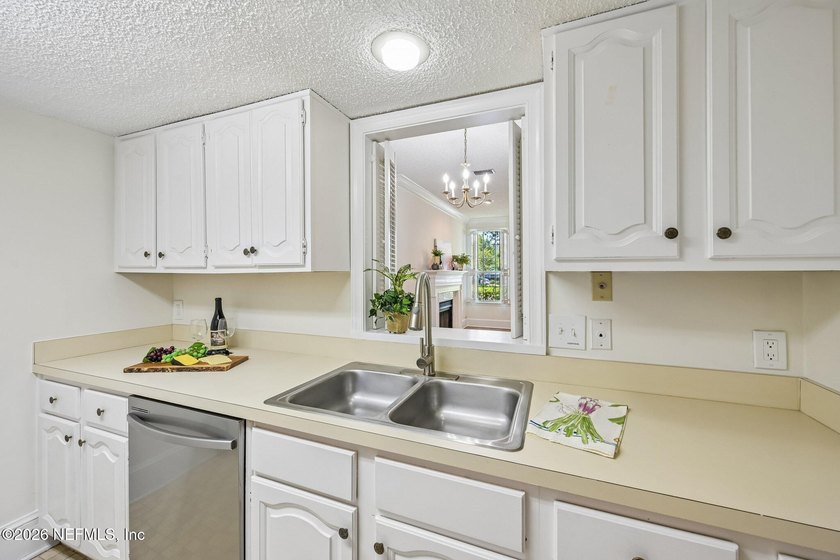 Coveted townhome unit nestled in the Southpointe of Ortega - photo 9