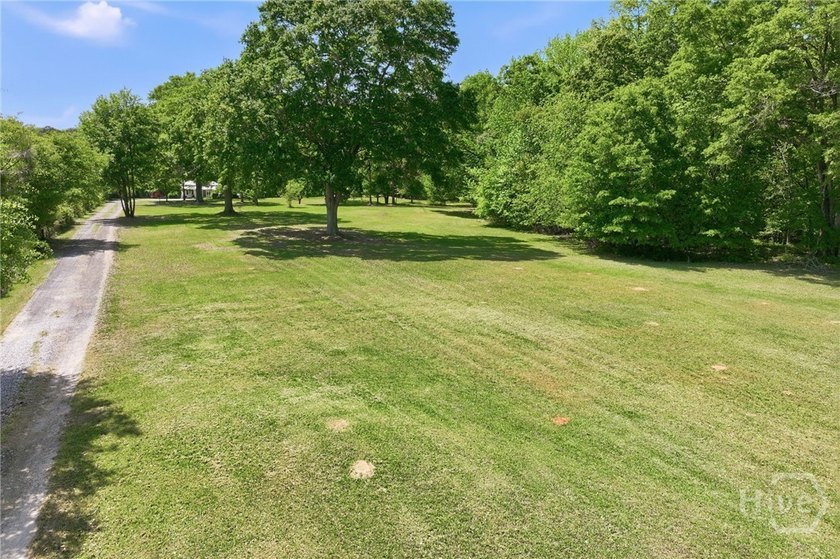 Charming updated 1940's white Farmhouse with 4 bedrooms &amp; 2.5 - photo 2