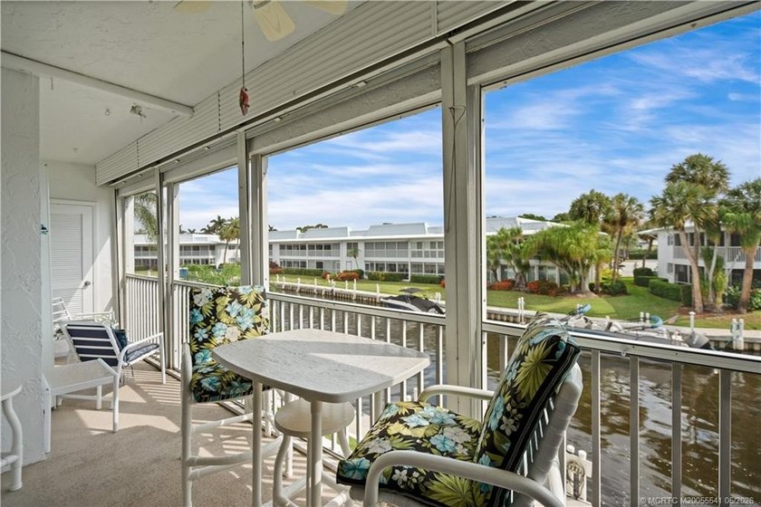 Florida living at its best! Beautifully maintained 2 bedroom, 2 - photo 11
