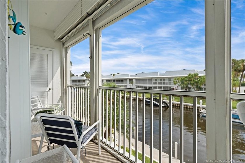 Florida living at its best! Beautifully maintained 2 bedroom, 2 - photo 12