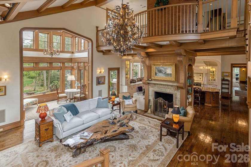 Welcome to 8 Fairway Place, where timeless architecture - photo 13