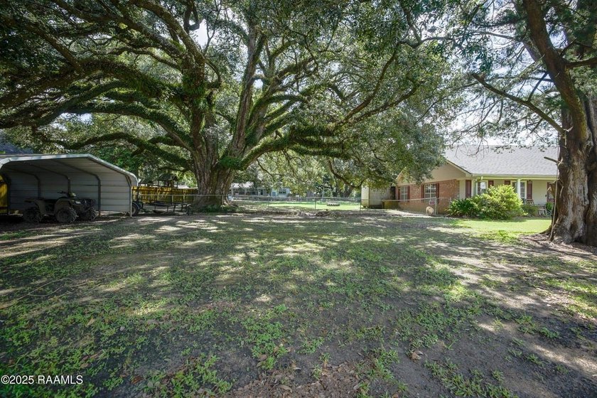 This beautifully maintained 2,139 sq. ft. home offers 3 bedrooms - photo 15