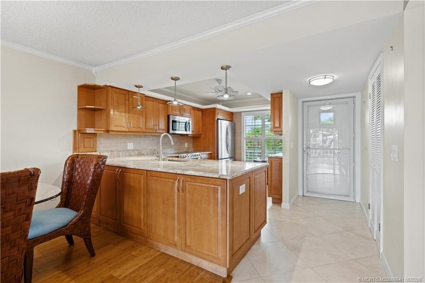 Florida living at its best! Beautifully maintained 2 bedroom, 2 - photo 15