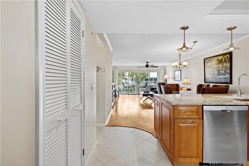 Florida living at its best! Beautifully maintained 2 bedroom, 2 - photo 18