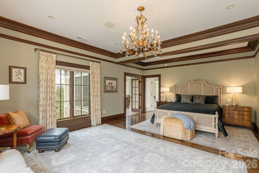 Welcome to 8 Fairway Place, where timeless architecture - photo 21