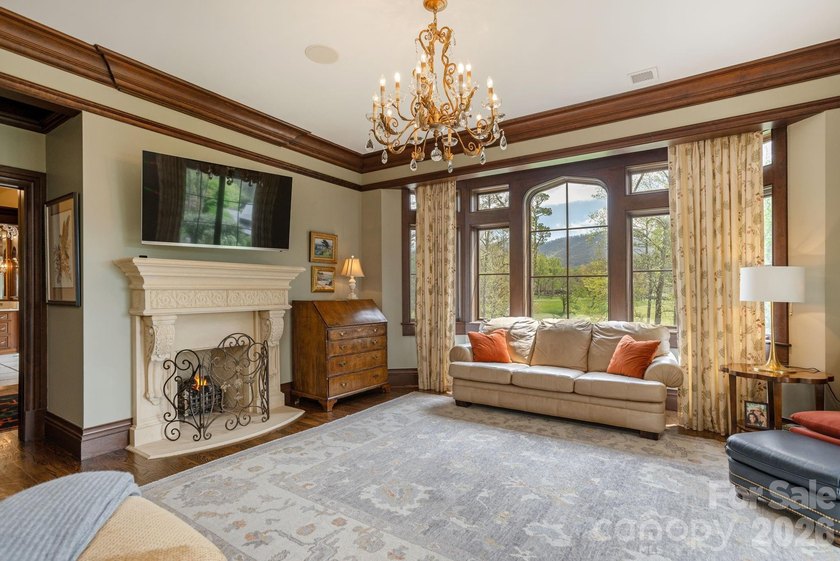 Welcome to 8 Fairway Place, where timeless architecture - photo 22