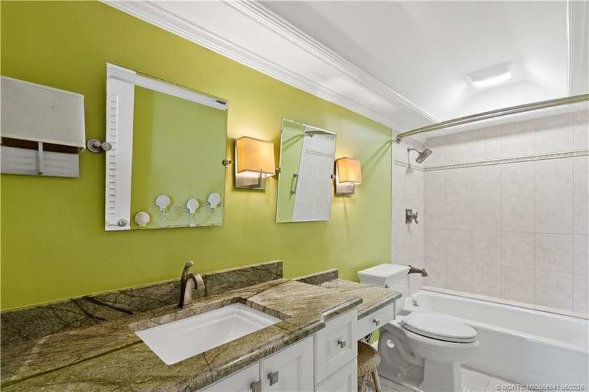 Florida living at its best! Beautifully maintained 2 bedroom, 2 - photo 22