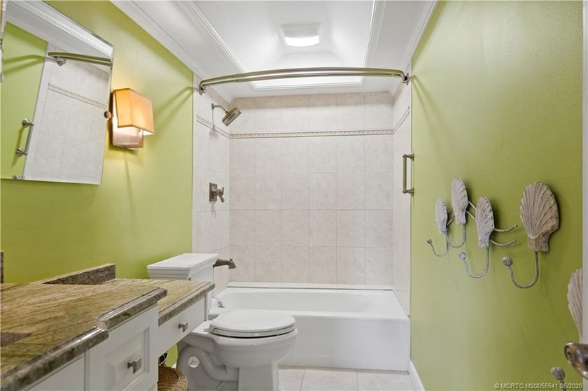 Florida living at its best! Beautifully maintained 2 bedroom, 2 - photo 23