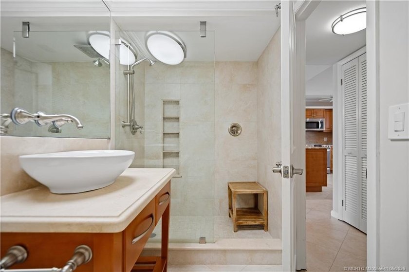 Florida living at its best! Beautifully maintained 2 bedroom, 2 - photo 27
