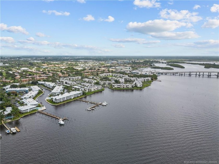 Florida living at its best! Beautifully maintained 2 bedroom, 2 - photo 32