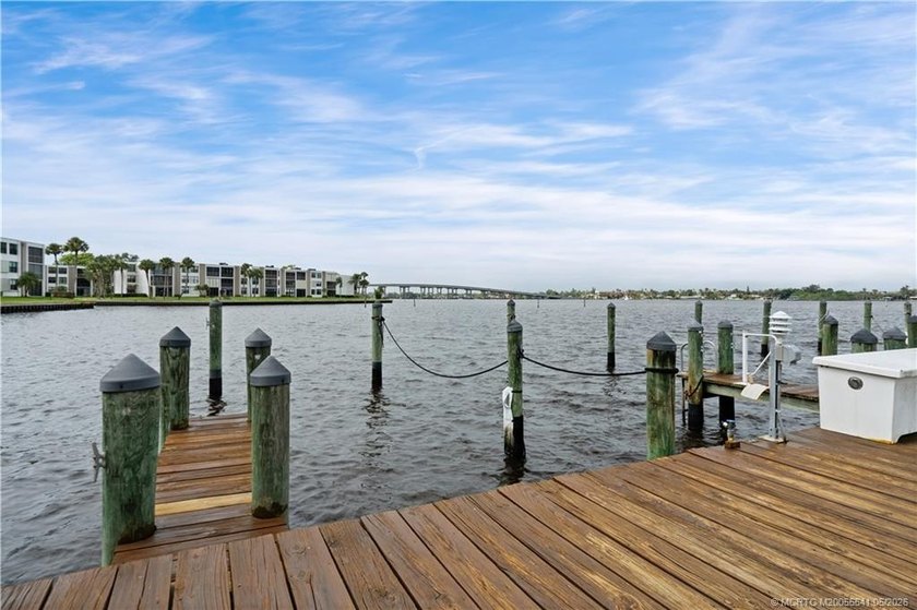 Florida living at its best! Beautifully maintained 2 bedroom, 2 - photo 35
