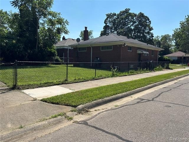 Welcome to this well-maintained 3-bedroom, 2-bath brick ranch - photo 5
