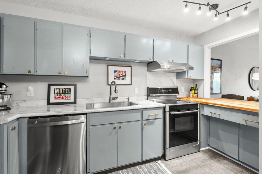 Come step inside this beautifully refreshed condo, and feel an - photo 25