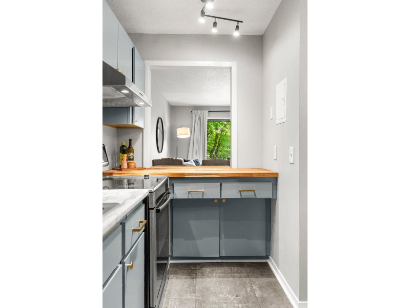 Come step inside this beautifully refreshed condo, and feel an - photo 28