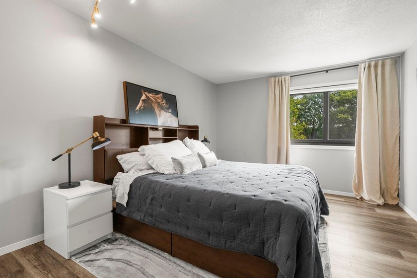 Come step inside this beautifully refreshed condo, and feel an - photo 30