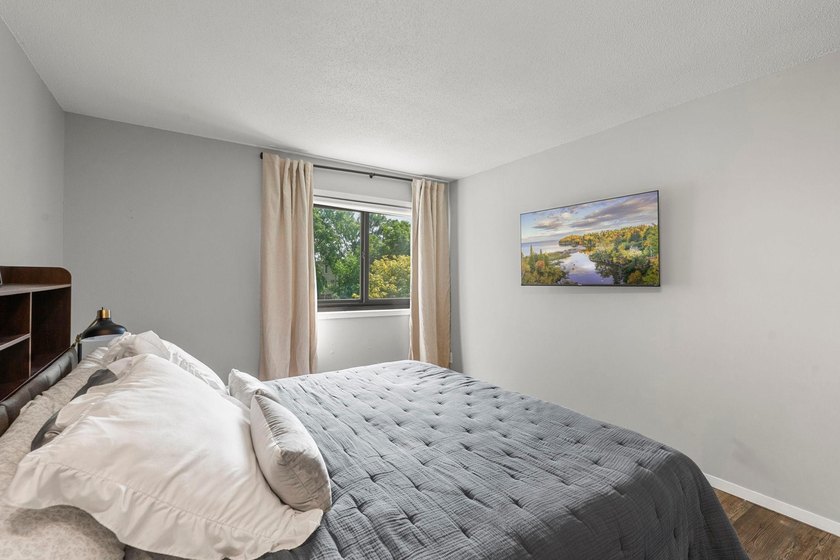Come step inside this beautifully refreshed condo, and feel an - photo 31