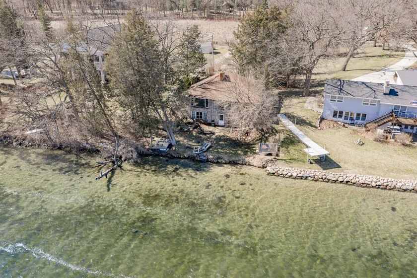 Don't miss out on owning this property with 100' of lake - photo 4