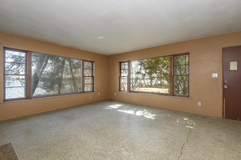 Don't miss out on owning this property with 100' of lake - photo 8