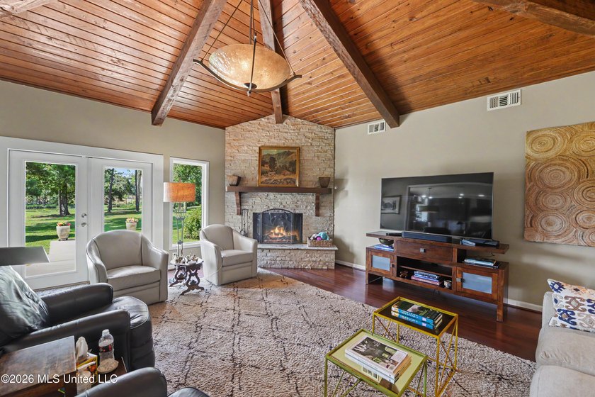 This gorgeous 3,320 sq ft remodeled cedar home sits on nearly an - photo 10
