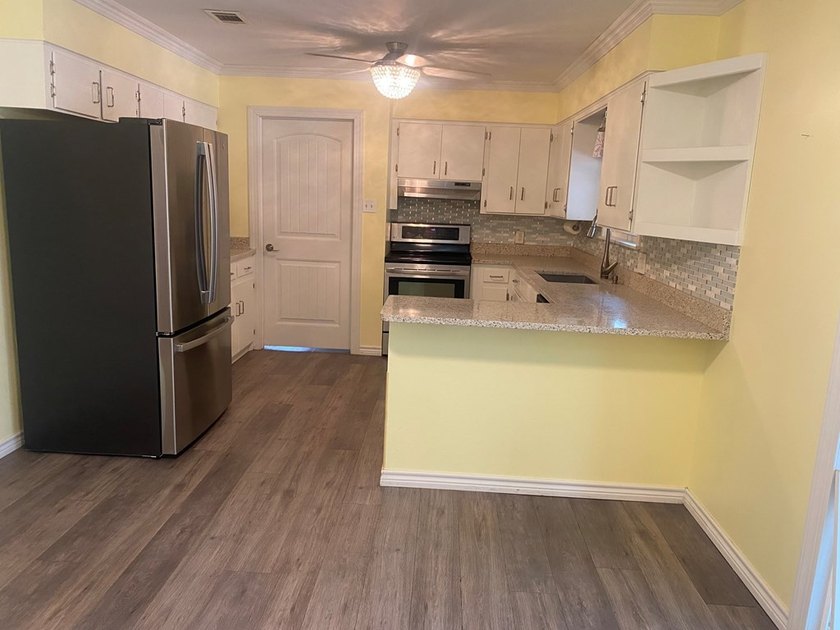 Affordable Rockport Home with Pool, Outdoor Living Area &amp; No - photo 5