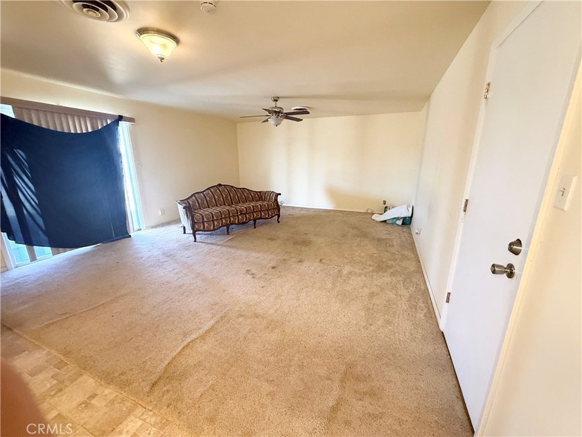 Discover the potential in this 3-bedroom, 2-bath home offering - photo 6