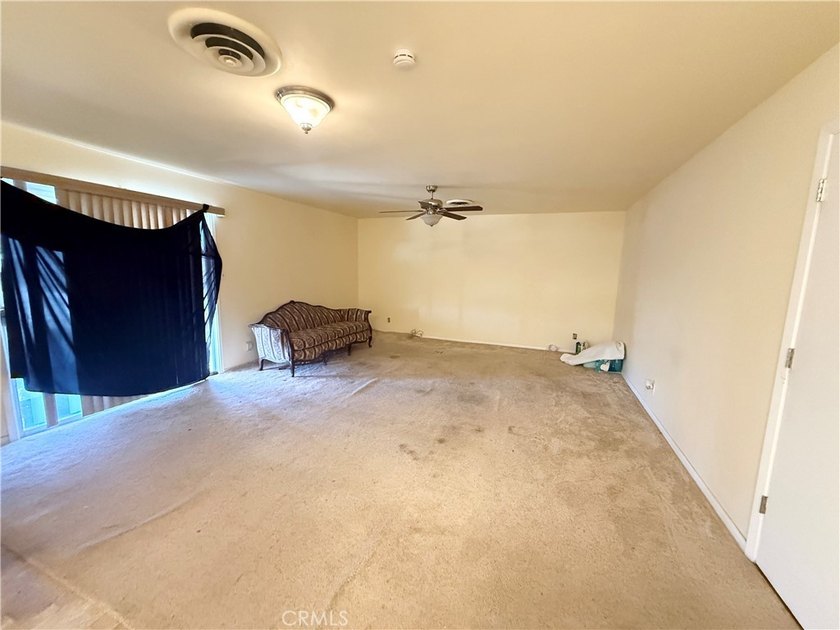Discover the potential in this 3-bedroom, 2-bath home offering - photo 7