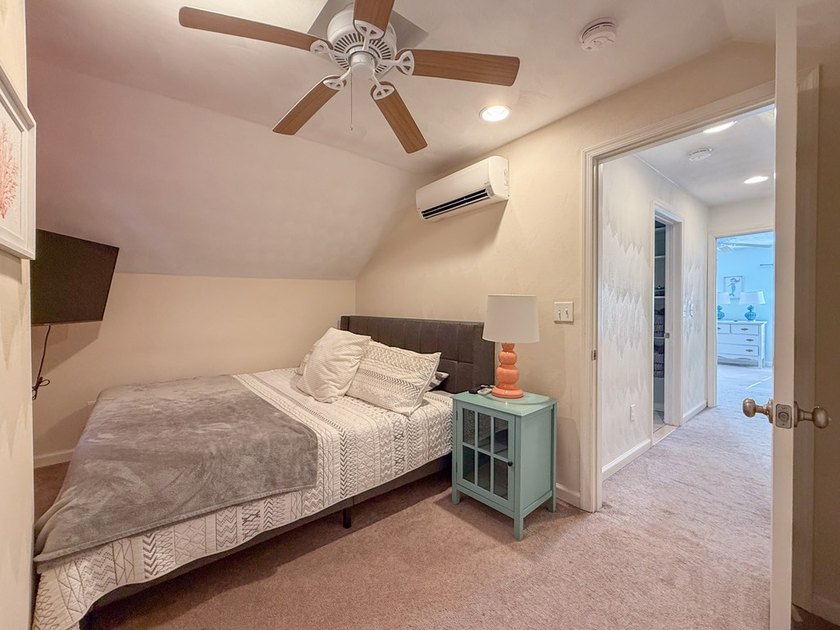 Instant opportunity as turn-key beach house and/or vacation - photo 25