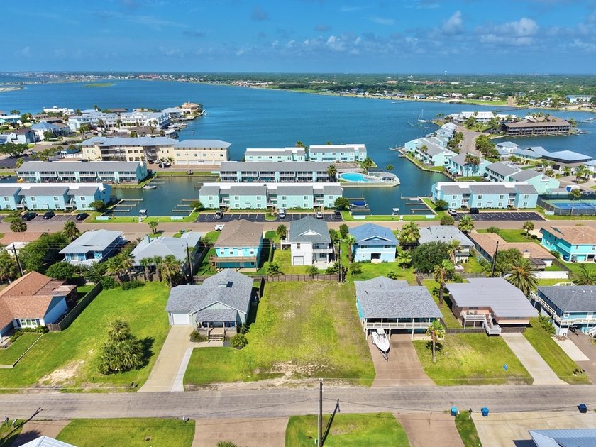 Lovely cleared lot in the highly desirable, exclusive Key - photo 5