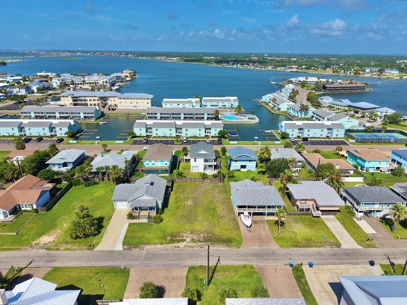 Lovely cleared lot in the highly desirable, exclusive Key - photo 7