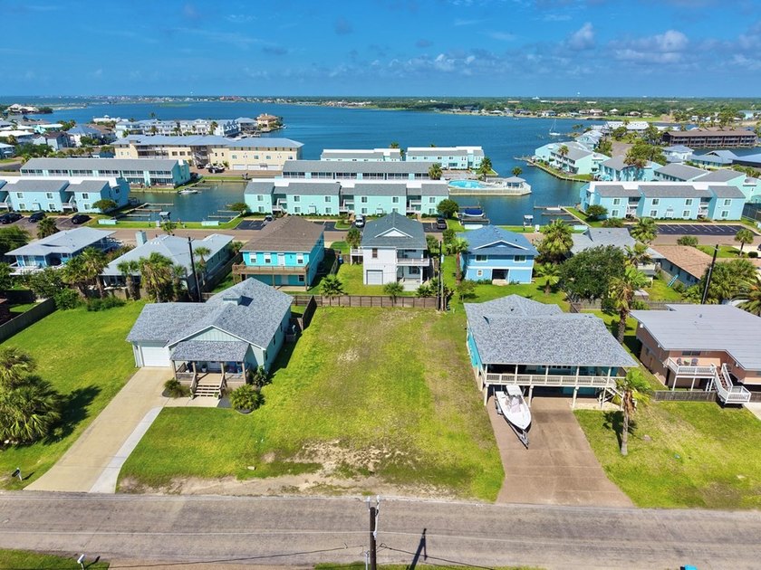 Lovely cleared lot in the highly desirable, exclusive Key - photo 8