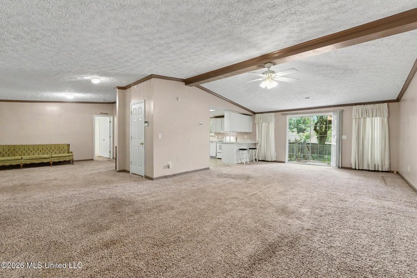 Spacious 3BR/2BA double-wide home with 2,342 SF on 1.37 acres in - photo 5