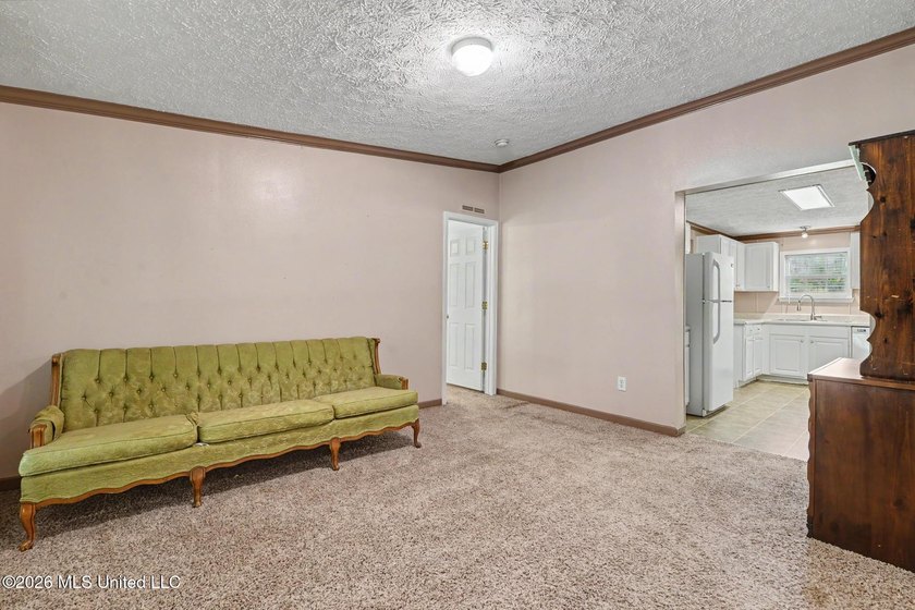 Spacious 3BR/2BA double-wide home with 2,342 SF on 1.37 acres in - photo 8