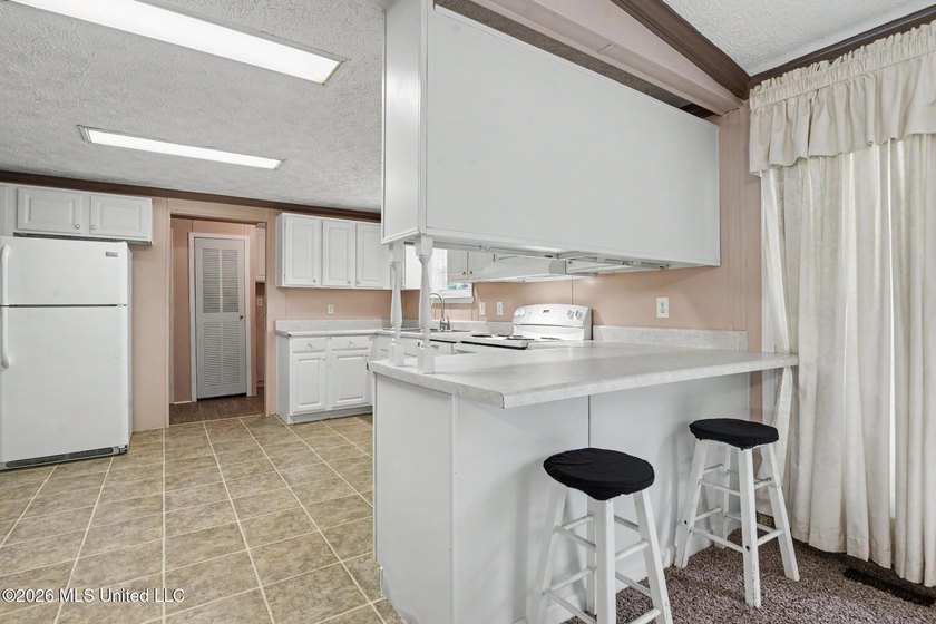 Spacious 3BR/2BA double-wide home with 2,342 SF on 1.37 acres in - photo 9