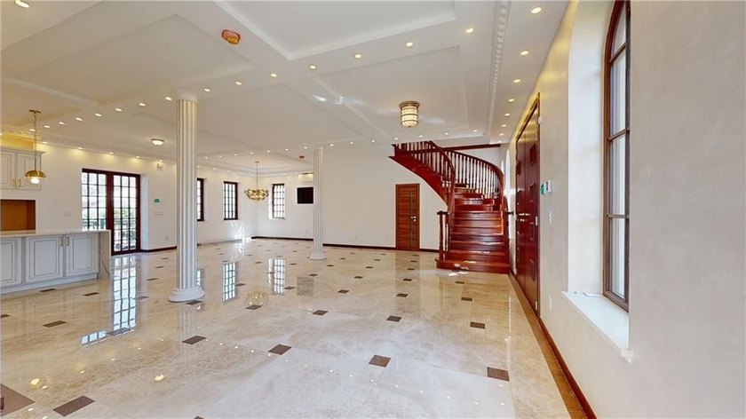 Best neighborhood! Luxury 3 story Mansion-Like house, among very - photo 14