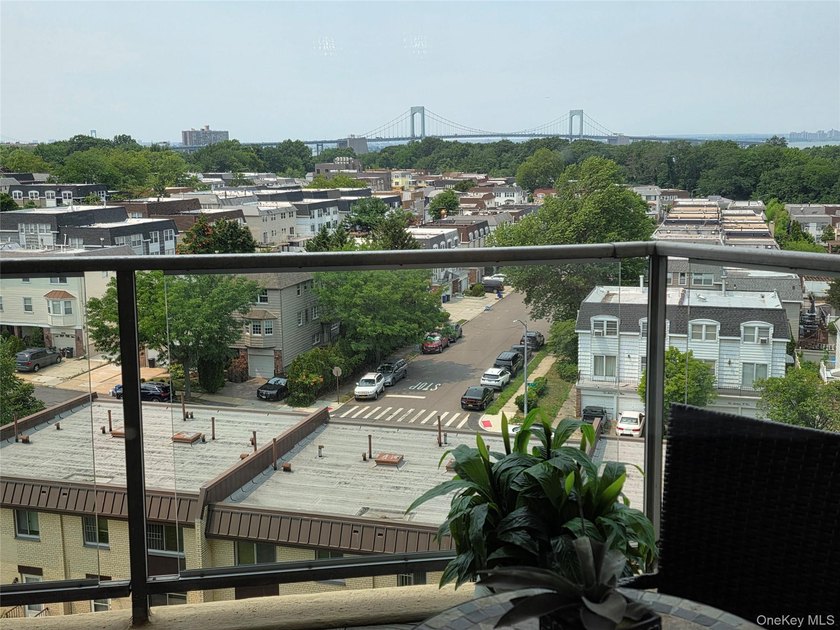 Luxury Coop Centrally Located . Move in Ready. Hardwood Floors - photo 15