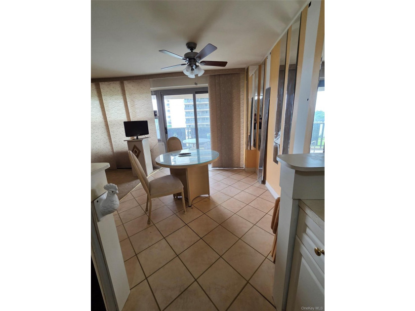 Luxury Coop Centrally Located . Move in Ready. Hardwood Floors - photo 16