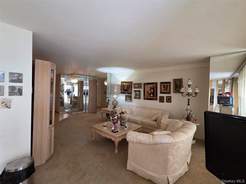 Luxury Coop Centrally Located . Move in Ready. Hardwood Floors - photo 17