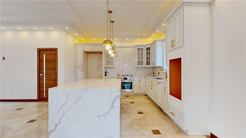 Best neighborhood! Luxury 3 story Mansion-Like house, among very - photo 18
