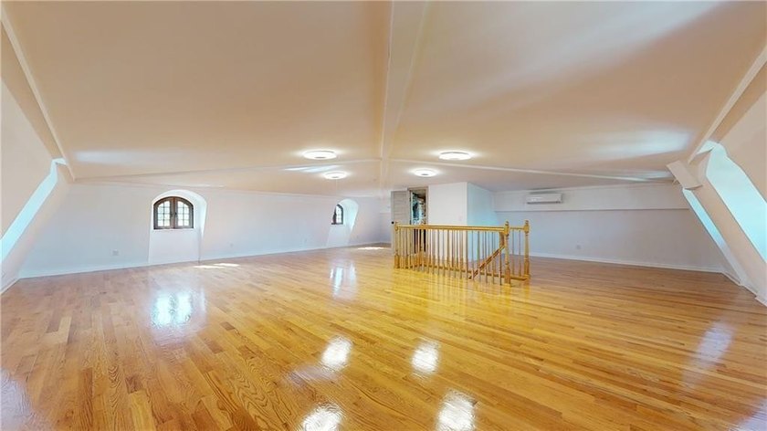 Best neighborhood! Luxury 3 story Mansion-Like house, among very - photo 30