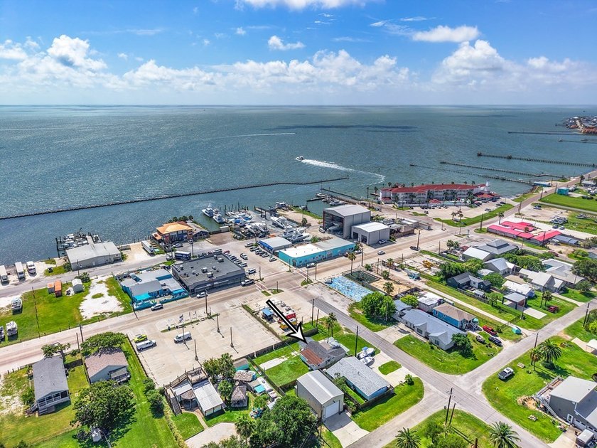 Prime Commercial &amp; Residential Opportunity in the Heart of - photo 3
