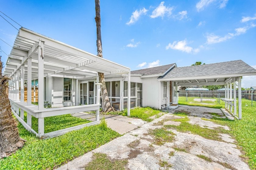 Prime Commercial &amp; Residential Opportunity in the Heart of - photo 4