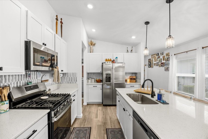 Welcome to this thoughtfully designed 3 bedroom, 2 bathroom - photo 8