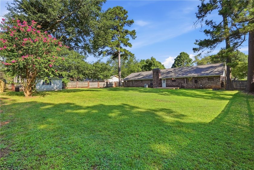 Welcome to 2503 W. 2nd Place in Russellville! Tucked away on the - photo 4