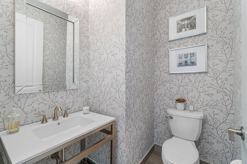 HURRY, THIS ONE WONT LAST !!! LUXURY LIVING ON A SPECTACULAR - photo 7