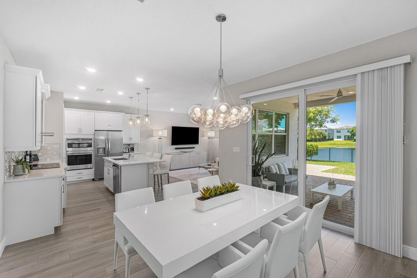 HURRY, THIS ONE WONT LAST !!! LUXURY LIVING ON A SPECTACULAR - photo 10