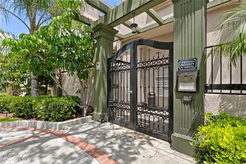 Prime location in Glendale! Beautiful and spacious TownHouse - photo 6