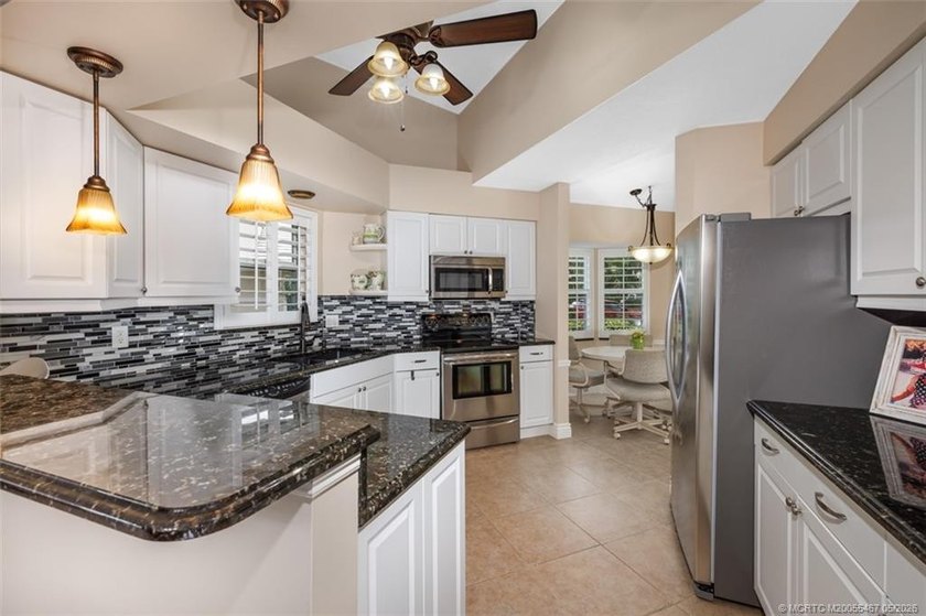 ***BUYERS HAVE NOT SEEN PROPERTY YET***FANTASTIC 3B/2ba/1.5 - photo 7